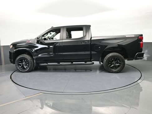 Used 2024 Chevrolet Silverado 1500 LT Trail Boss w/ Convenience Package II image 3
