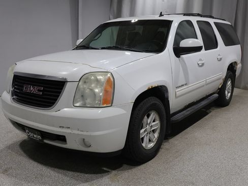 Used 2011 GMC Yukon XL SLT w/ SLT-2 Equipment Package AWD/4WD image 6