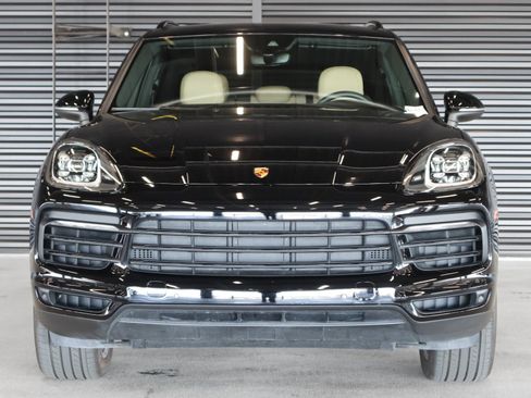 Certified 2023 Porsche Cayenne w/ Premium Package AWD/4WD image 8