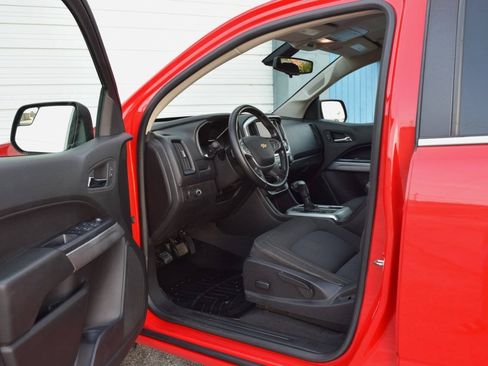 Used 2020 Chevrolet Colorado LT RWD image 2