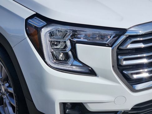Used 2024 GMC Terrain SLT image 9