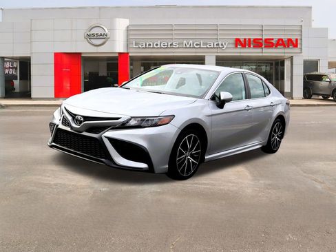 Used 2021 Toyota Camry SE image 7