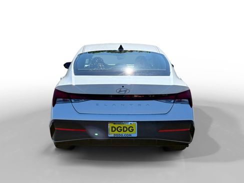 New 2026 Hyundai Elantra SE FWD image 4