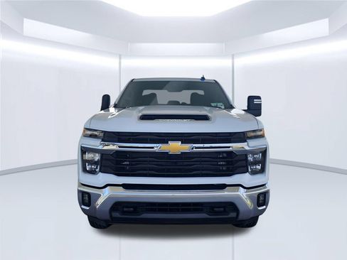 Used 2025 Chevrolet Silverado 2500 LT w/ Convenience Package AWD/4WD image 3