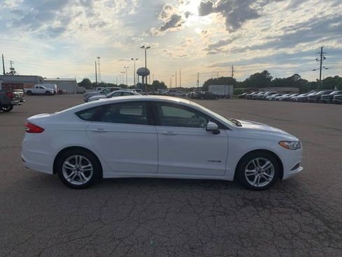 Used 2018 Ford Fusion SE FWD image 8