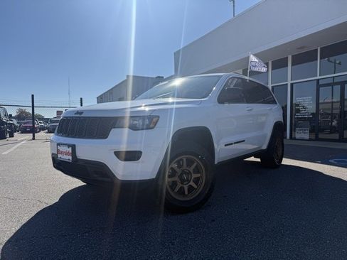 Used 2018 Jeep Grand Cherokee Laredo image 7