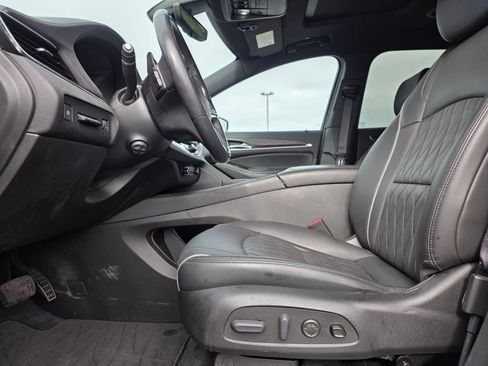Used 2023 Buick Enclave Avenir w/ Avenir Technology Package AWD/4WD image 10