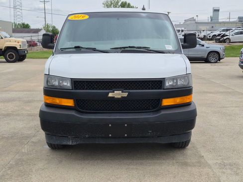 Used 2019 Chevrolet Express 2500 Extended RWD image 2
