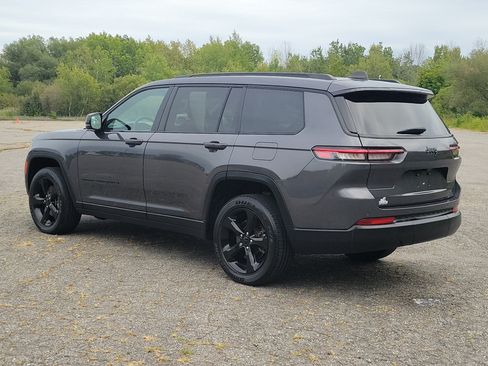 Used 2024 Jeep Grand Cherokee L Laredo RWD image 7