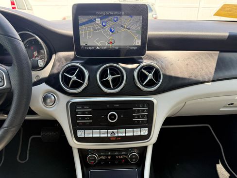 Used 2019 Mercedes-Benz GLA 250 4MATIC image 35