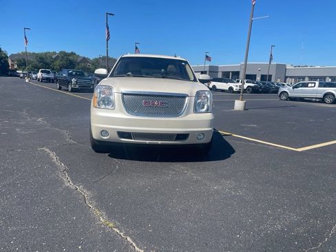 Used 2012 GMC Yukon XL Denali AWD/4WD image 2