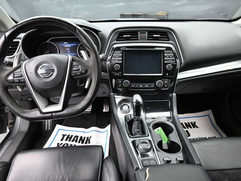 Used 2018 Nissan Maxima SR w/ Midnight Edition FWD image 12
