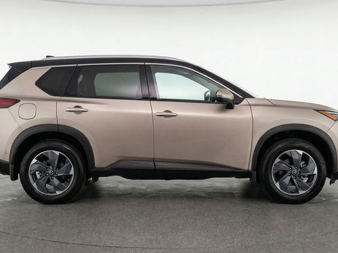 Used 2025 Nissan Rogue SV image 11