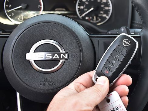 Used 2023 Nissan Rogue SV w/ SV Premium B Package AWD/4WD image 11