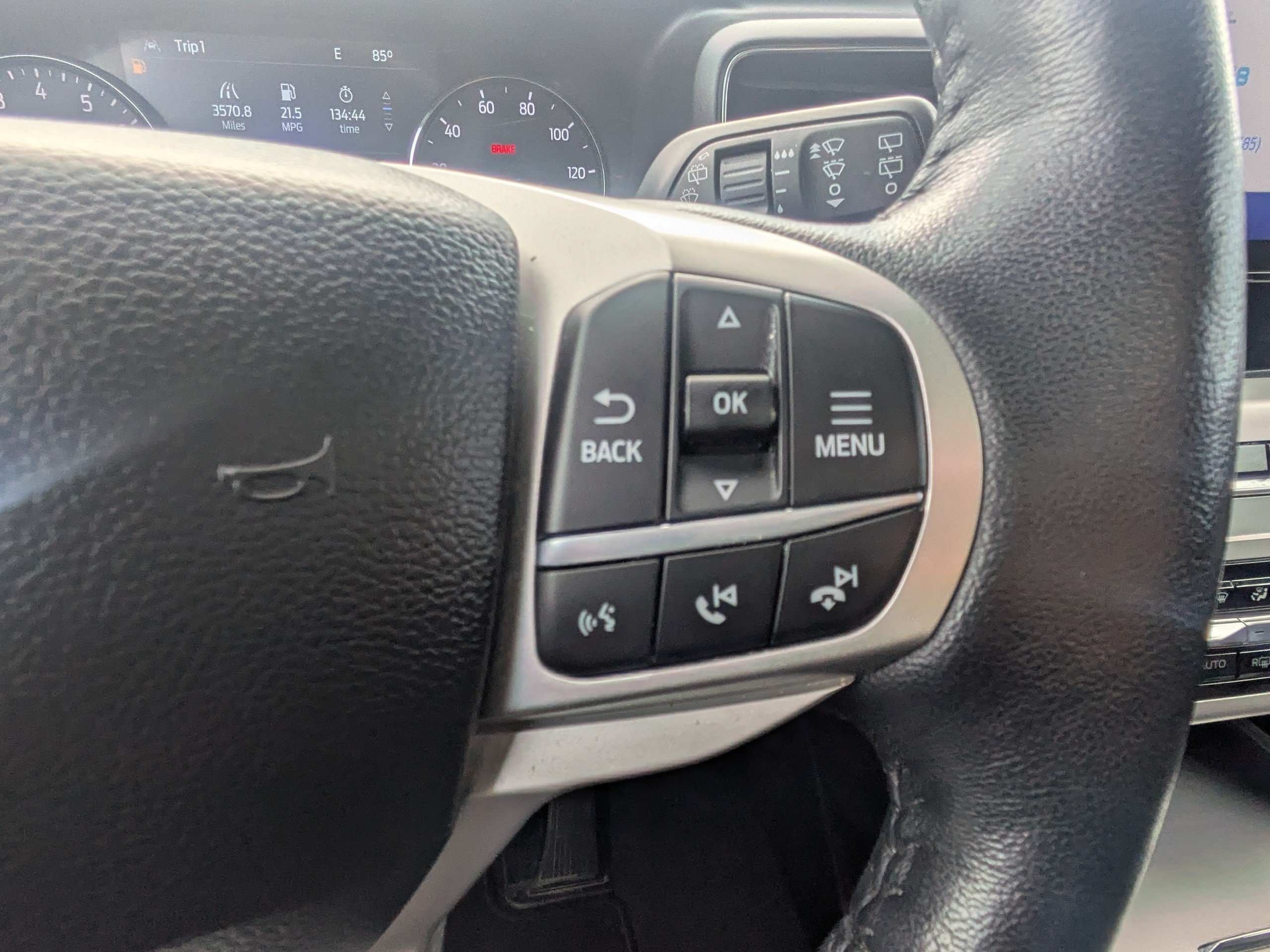 Used 2022 Ford Explorer XLT w/ Equipment Group 202A AWD/4WD image 26