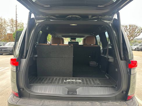 Used 2024 Lexus GX 550 w/ Accessory Package (Z1) AWD/4WD image 12