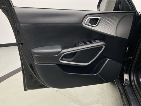 Used 2020 Kia Soul LX FWD image 9