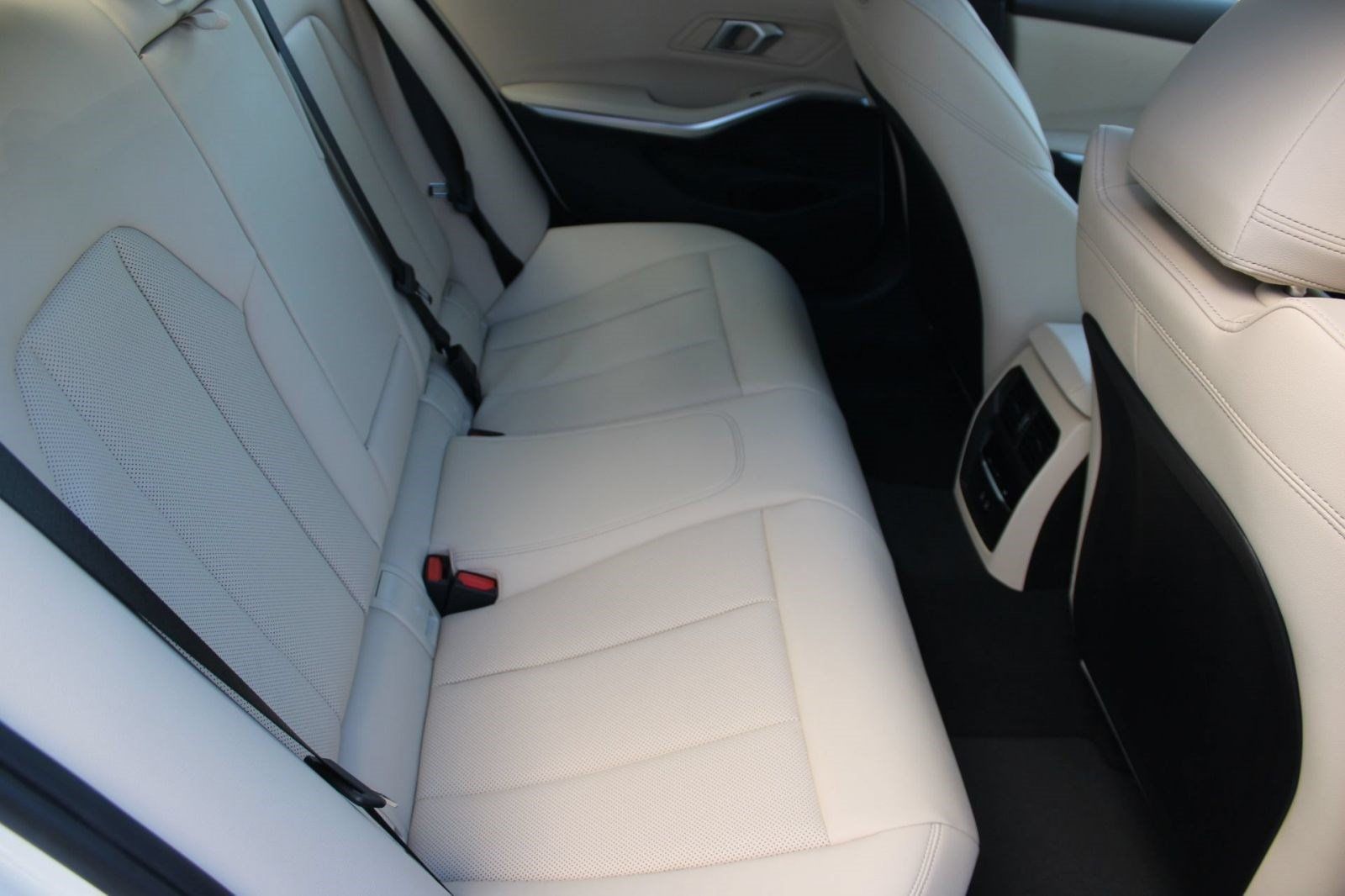 Used 2026 BMW 330i xDrive Sedan w/ Premium Package AWD/4WD image 33