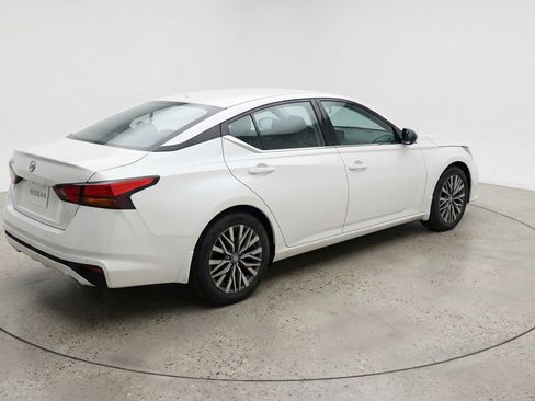 Used 2025 Nissan Altima 2.5 SV image 9