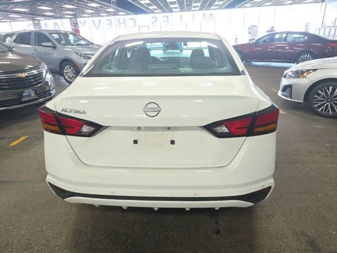 Used 2025 Nissan Altima 2.5 SV FWD image 3