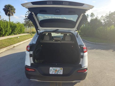 Used 2018 Jeep Cherokee Limited image 7