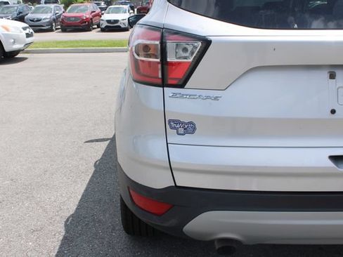 Used 2018 Ford Escape SE w/ SE Sync 3 Package FWD image 41