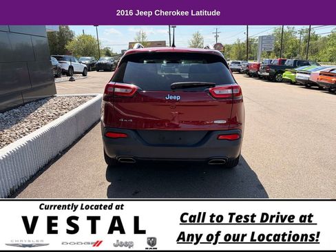 Used 2016 Jeep Cherokee Latitude AWD/4WD image 8
