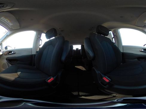 Used 2024 Chrysler Voyager LX FWD image 40
