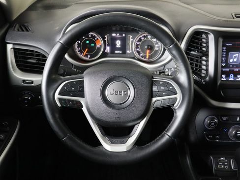 Used 2018 Jeep Cherokee Latitude Plus image 7