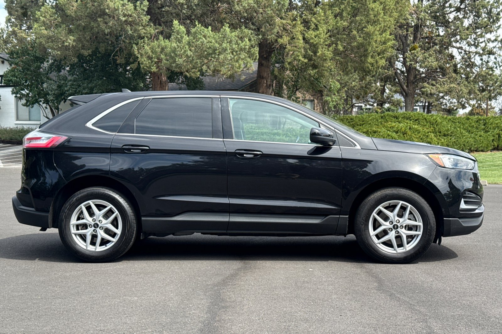Used 2024 Ford Edge SEL AWD/4WD image 3