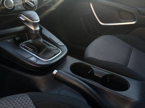 Used 2025 Kia Soul LX w/ LX Technology Package FWD image 34