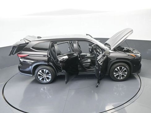 Used 2021 Toyota Highlander XLE image 68