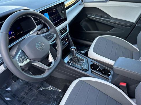 New 2026 Volkswagen Taos SE AWD/4WD image 9