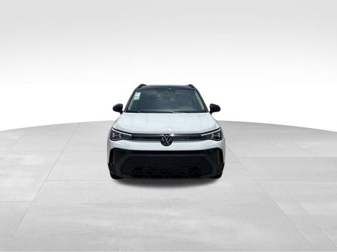 Used 2025 Volkswagen Taos SE FWD image 8