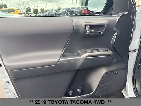 Used 2019 Toyota Tacoma TRD Off-Road image 12