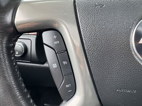 Used 2011 Chevrolet Avalanche LTZ AWD/4WD image 23