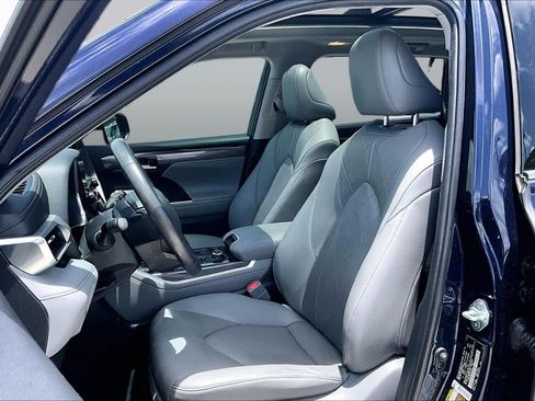 Used 2021 Toyota Highlander Platinum AWD/4WD image 8