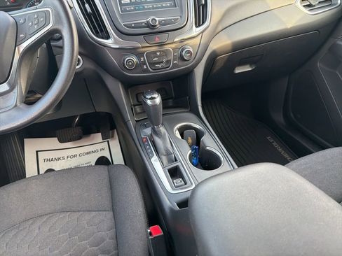 Used 2018 Chevrolet Equinox LT image 16