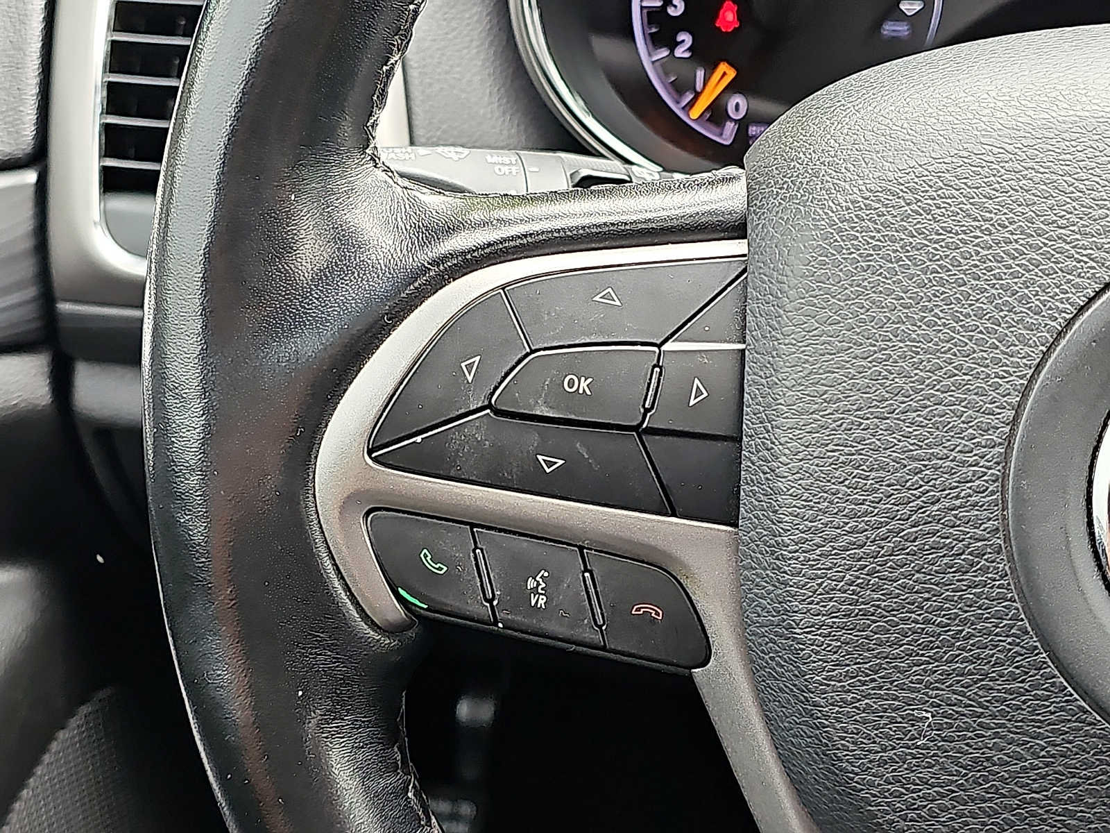 Used 2020 Jeep Grand Cherokee Altitude AWD/4WD image 23