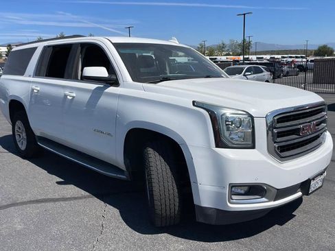 Used 2018 GMC Yukon XL SLT image 3