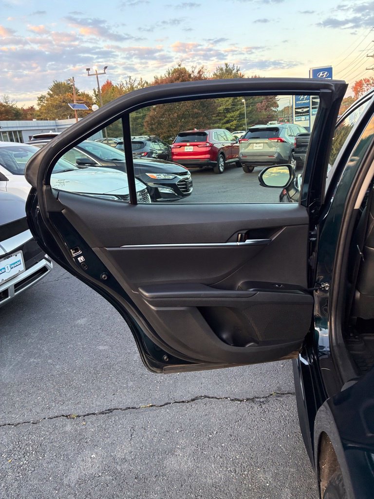 Used 2019 Toyota Camry SE FWD image 25
