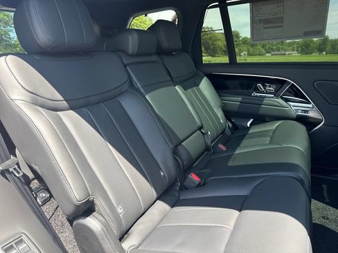 New 2026 Land Rover Range Rover Long Wheelbase SE AWD/4WD image 18