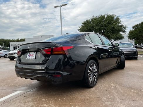 Used 2025 Nissan Altima 2.5 SV FWD image 5
