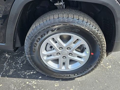 New 2025 Jeep Grand Cherokee Laredo RWD image 15