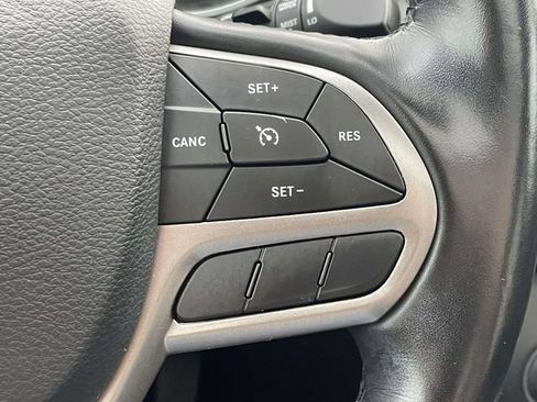 Used 2021 Jeep Cherokee Latitude Plus w/ Sun & Sound Group FWD image 22