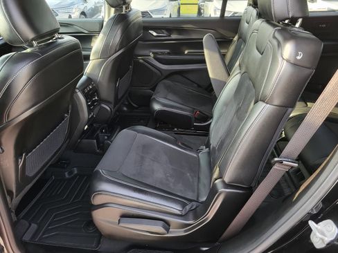 Used 2025 Jeep Grand Cherokee L Altitude RWD image 12