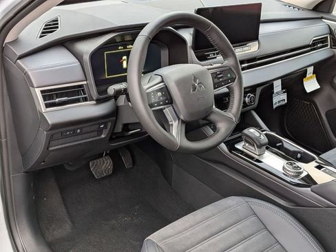 New 2026 Mitsubishi Outlander SE image 9