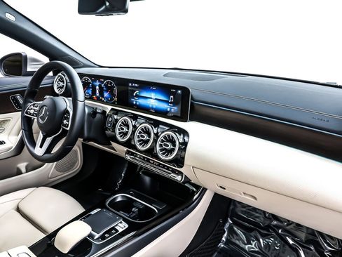 Used 2020 Mercedes-Benz CLA 250 image 17