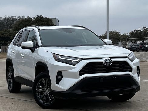 Used 2023 Toyota RAV4 XLE Premium image 2