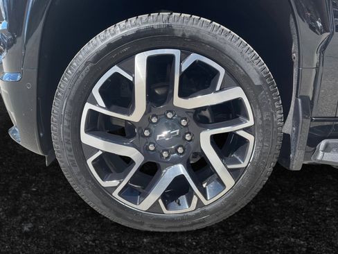 Certified 2025 Chevrolet Silverado EV RST AWD/4WD image 15
